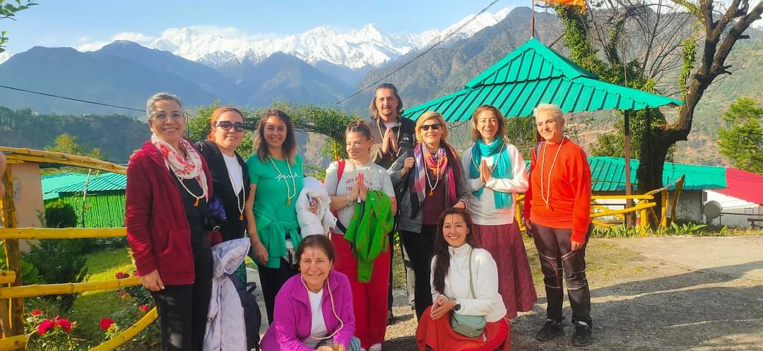Travelers on a Char Dham group tour from Uttarakhand, photo 10