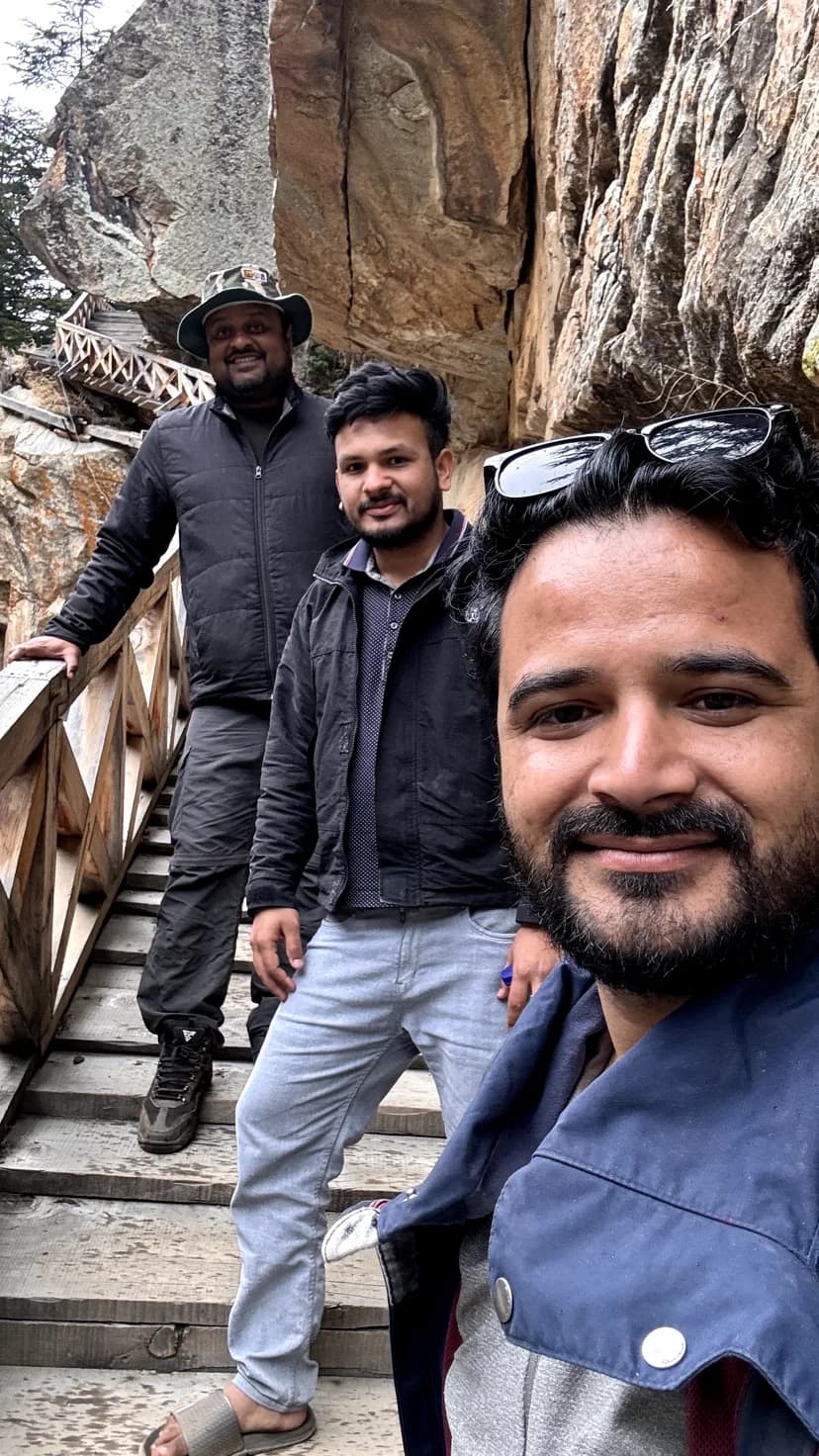 Travelers on a Char Dham group tour from Uttarakhand, photo 12