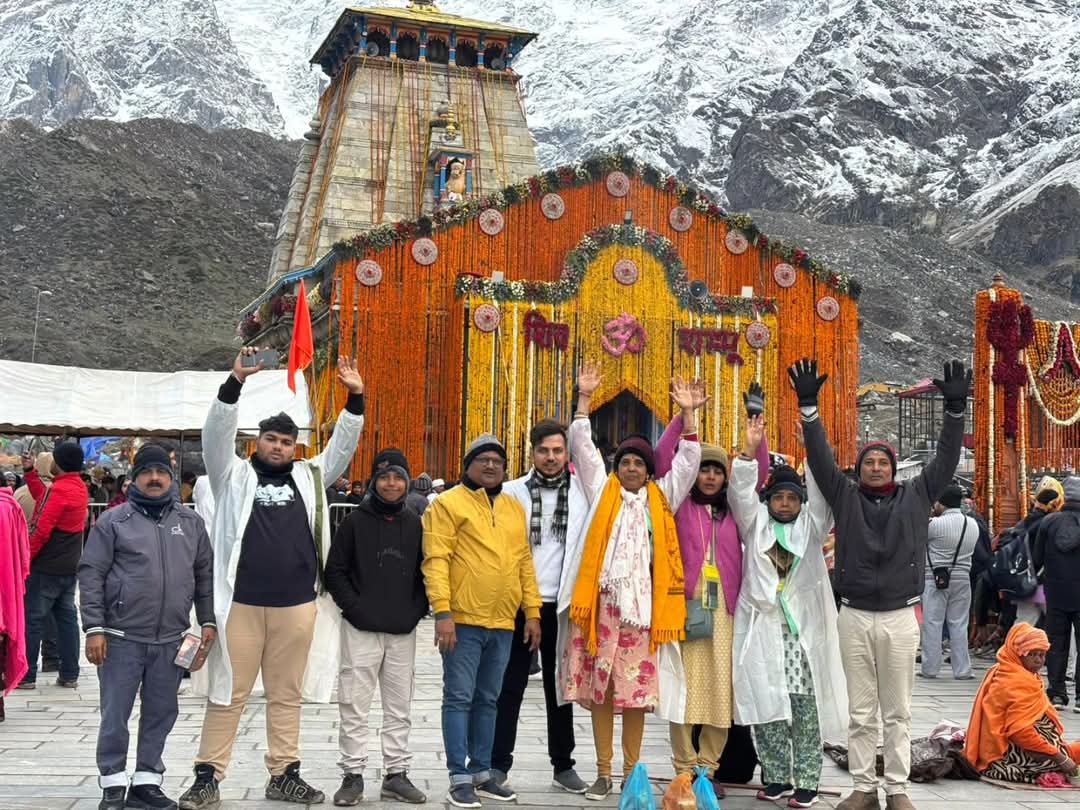 Travelers on a Char Dham group tour from Uttarakhand, photo 4