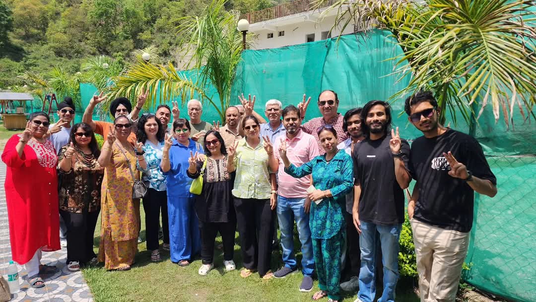 Travelers on a Char Dham group tour from Uttarakhand, photo 6