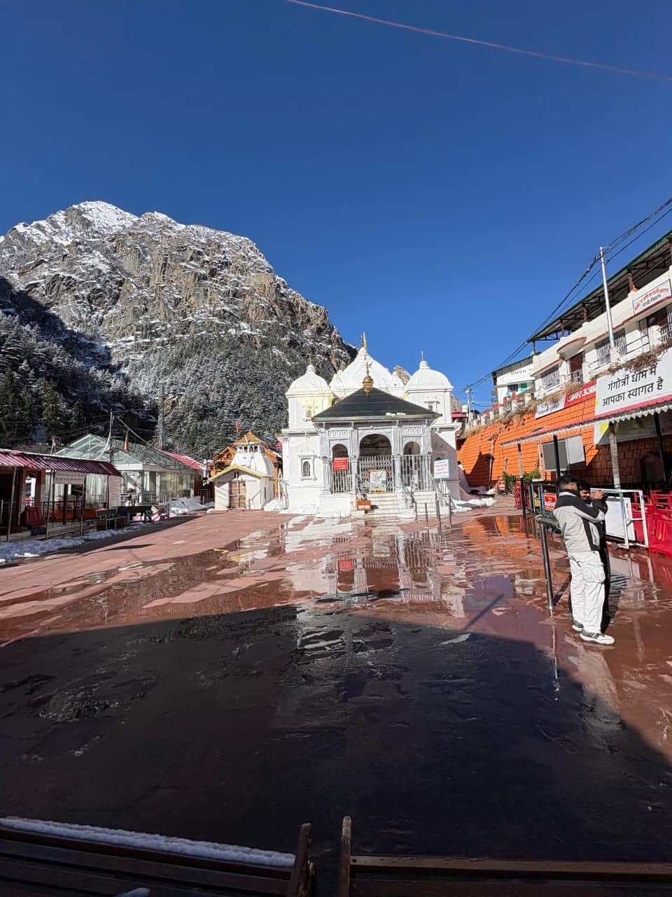 Gangotri Temple in Uttarkashi with snow on the mountains behind